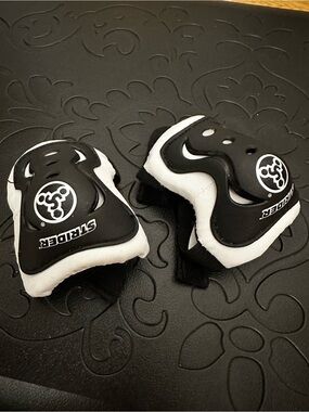 Strider Black & White Protective Knee/Elbow Pads toddler Unisex